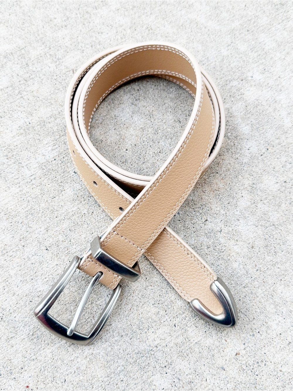 Italian genuine leather never worn belt with silver accent in fawn hued leather - Picture 2 of 5